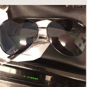 Quay Australian Vivianne Aviators In smoke/black